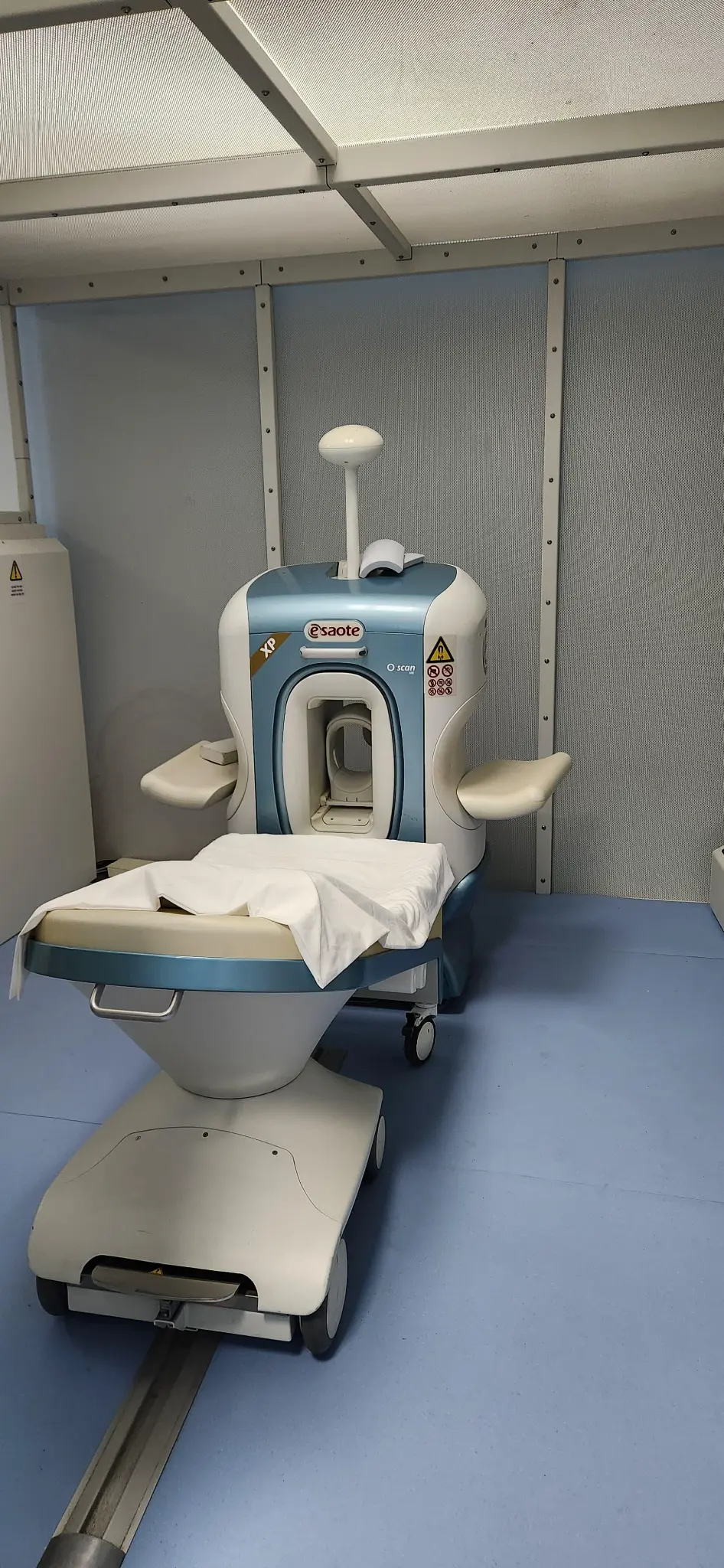 Esaote MRI scanner
