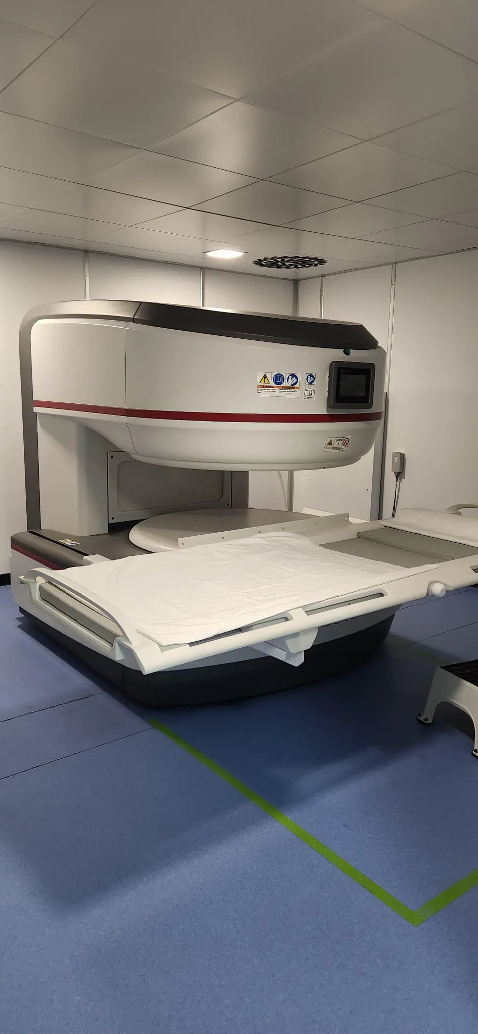 Open MRI scanner